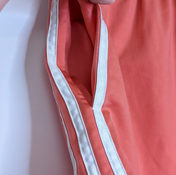 Adidas Shorts Women's Size Small - Picture 4 of 6